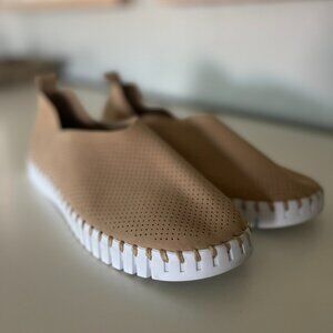 Ilse Jacobsen Tulip Womens Slip On Flats US 10 EU 41 Tan Sneaker Comfort NEW